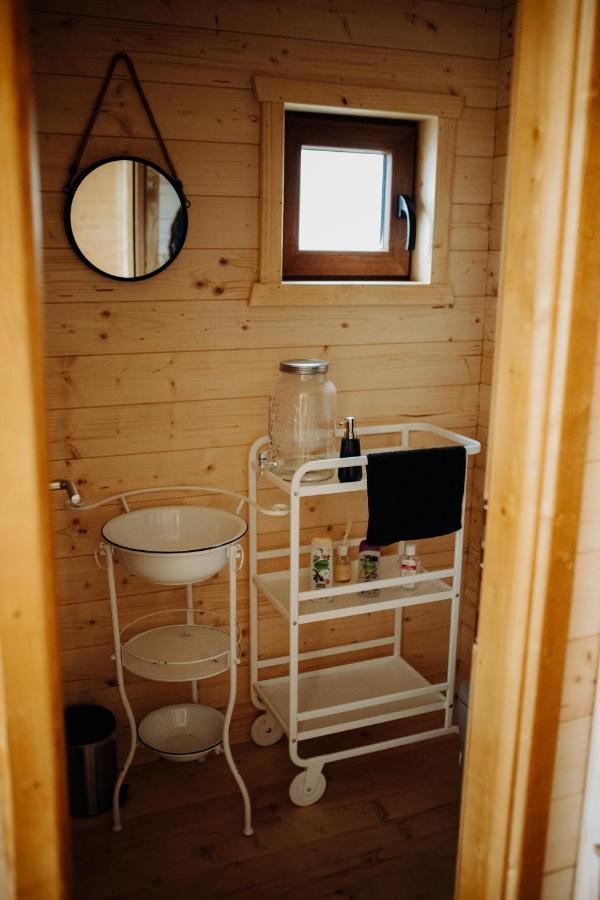 Treehome Tinyhouse Střítež Εξωτερικό φωτογραφία
